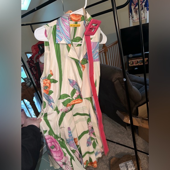 Alice and olivia - Picture 1 of 5